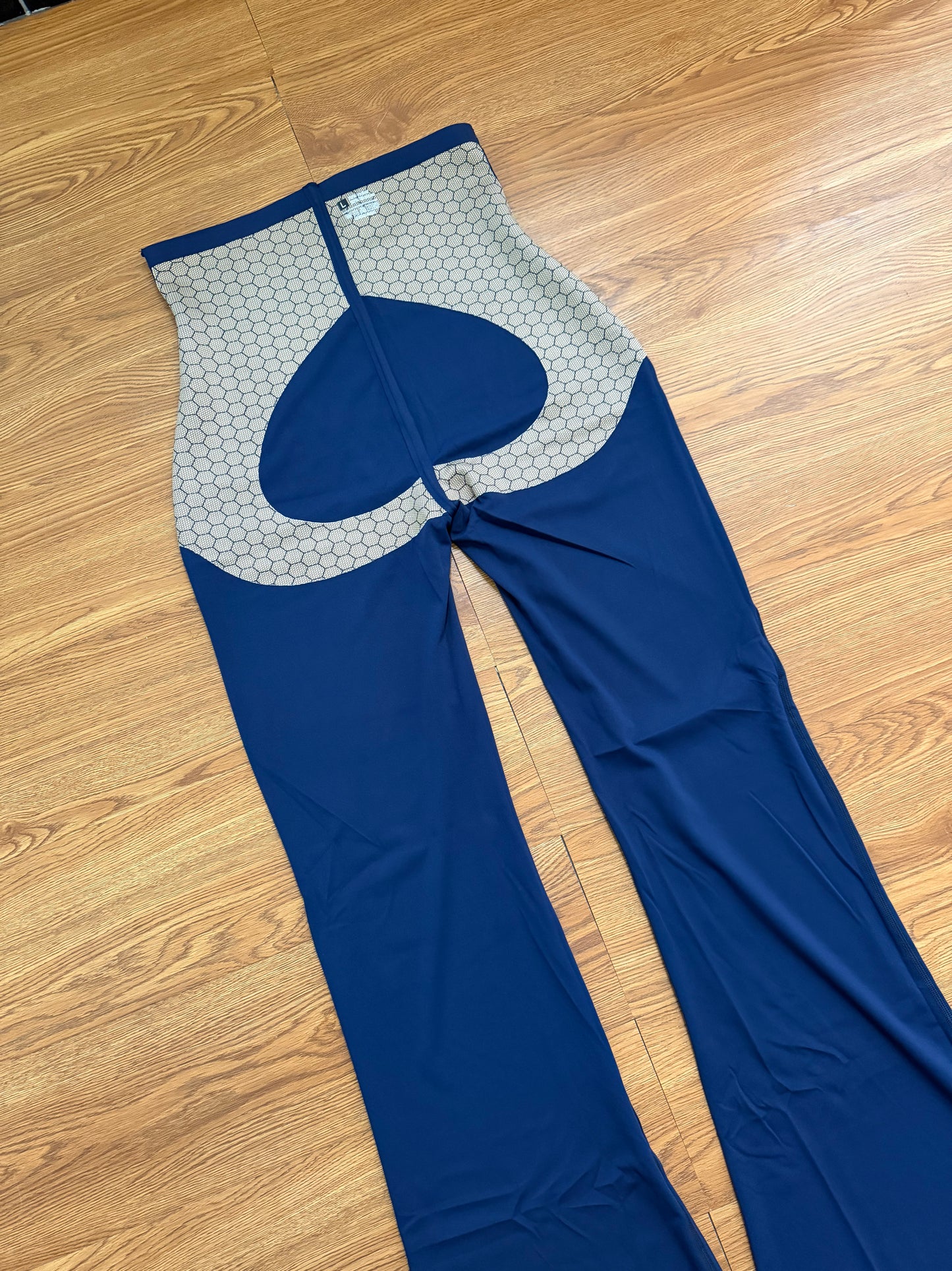 Leggins inspo SOL acampanada mejorada con costura a los costados | LEVANTA NALGA