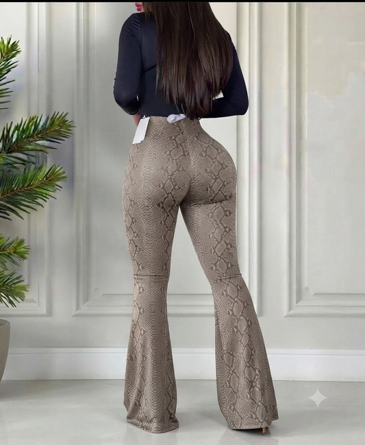 Leggins Inspo Sol animal print de vinipiel con PUSH UP levanta glúteo efecto operada.