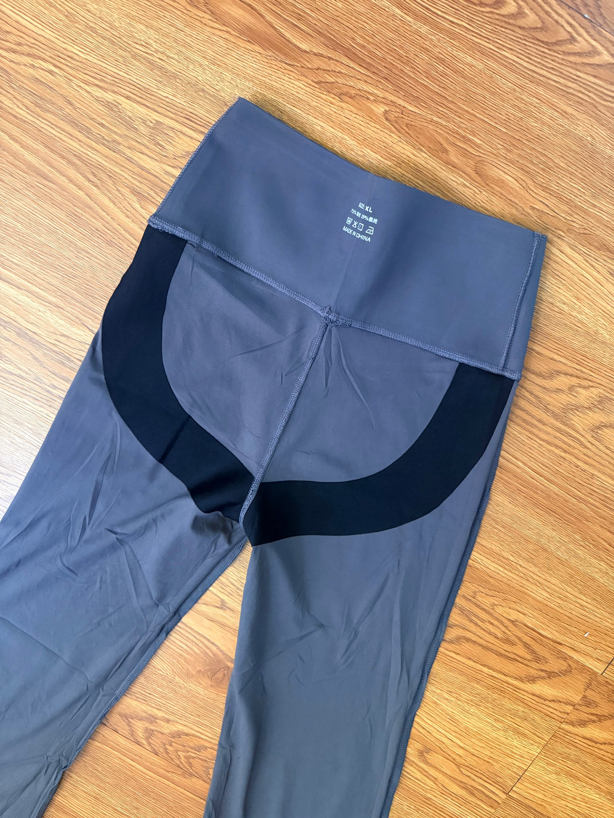 Leggins inspo sol PEDRERÍA corte campana de lycra.