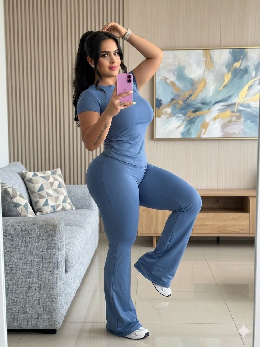 Set deportivo de blusa manga corta y leggins acampanado