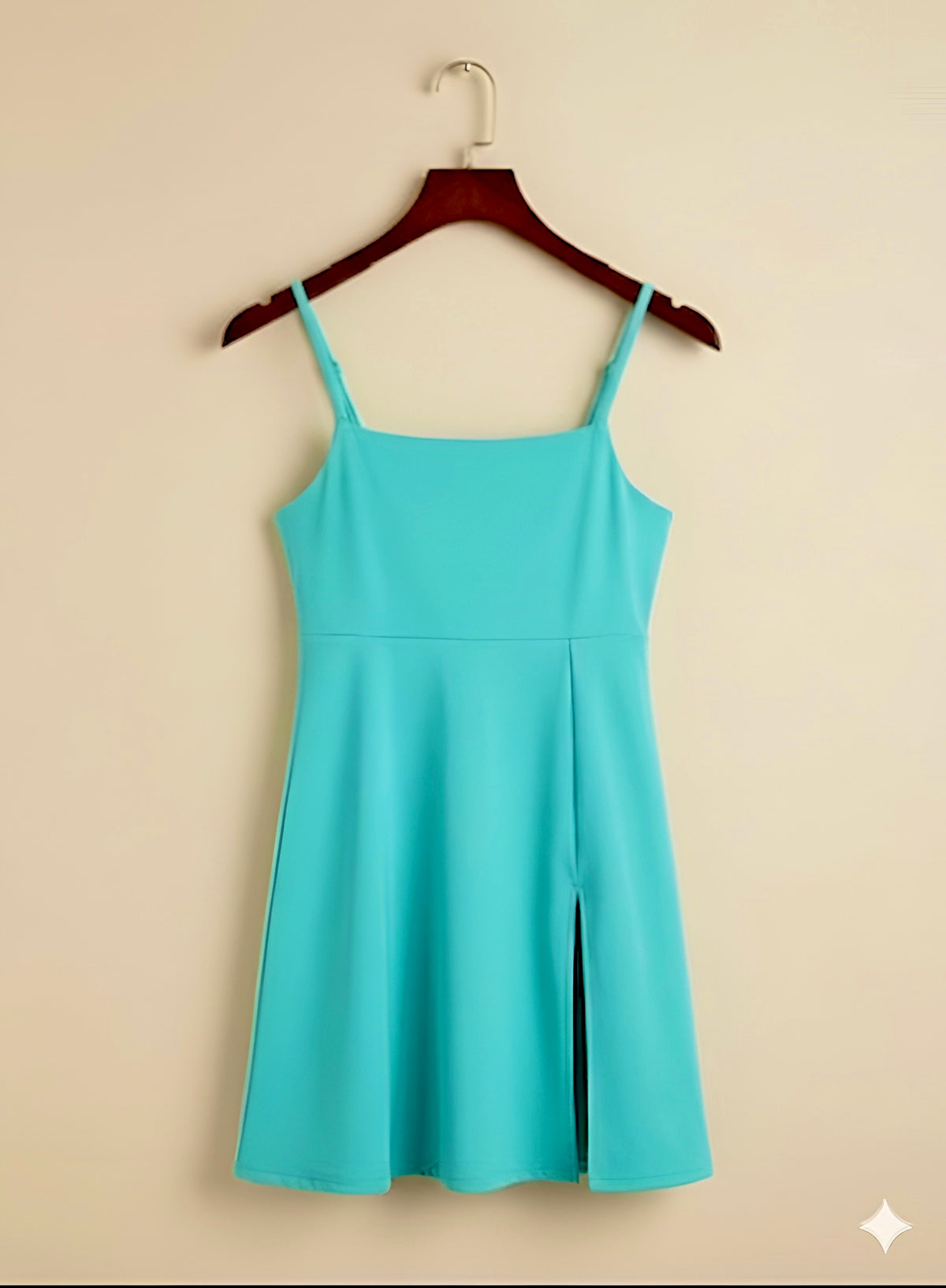 Vestido sport con short y detalle
