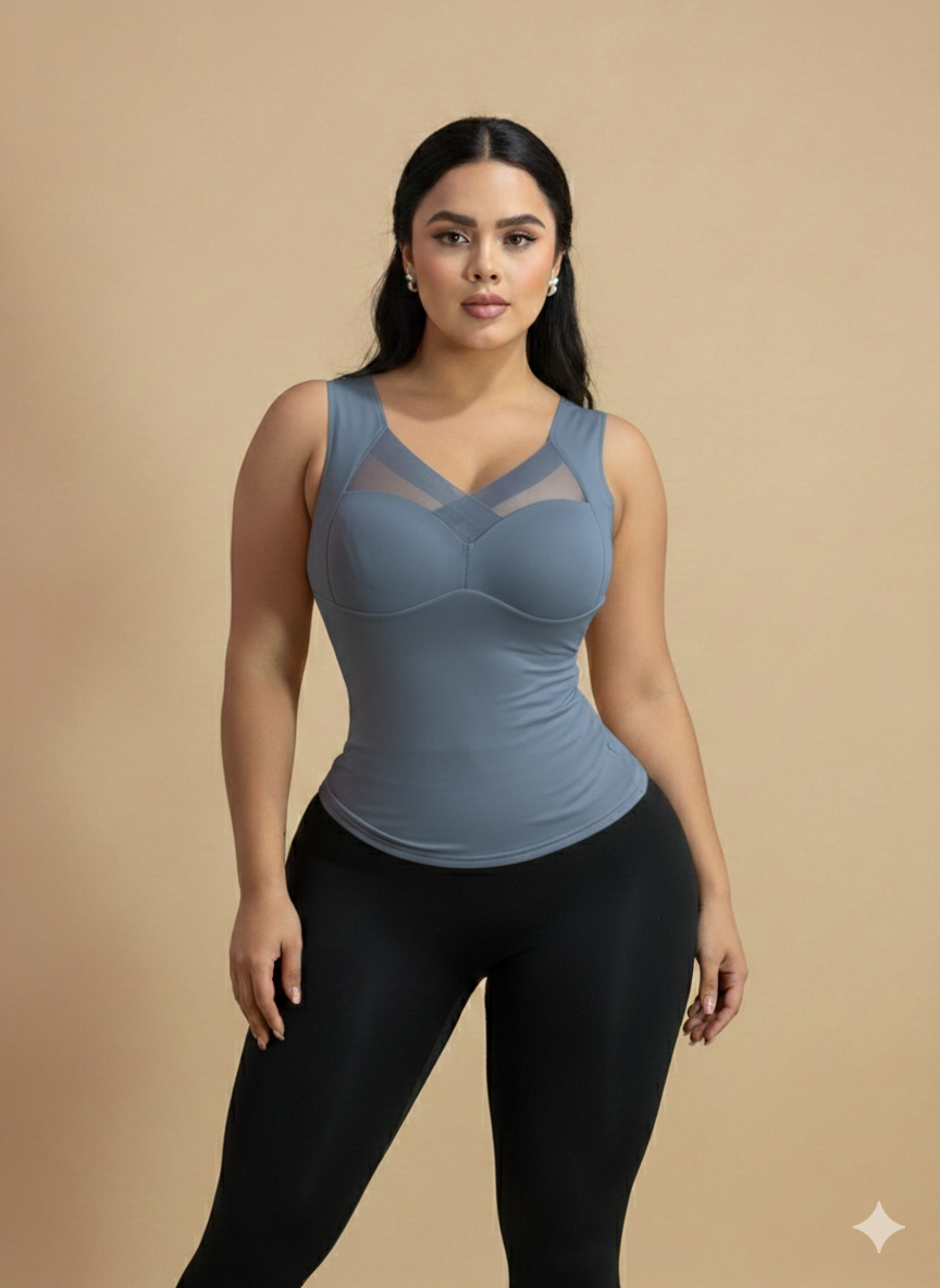 Blusa con terciopelo por dentro, copas y detalles en mesh