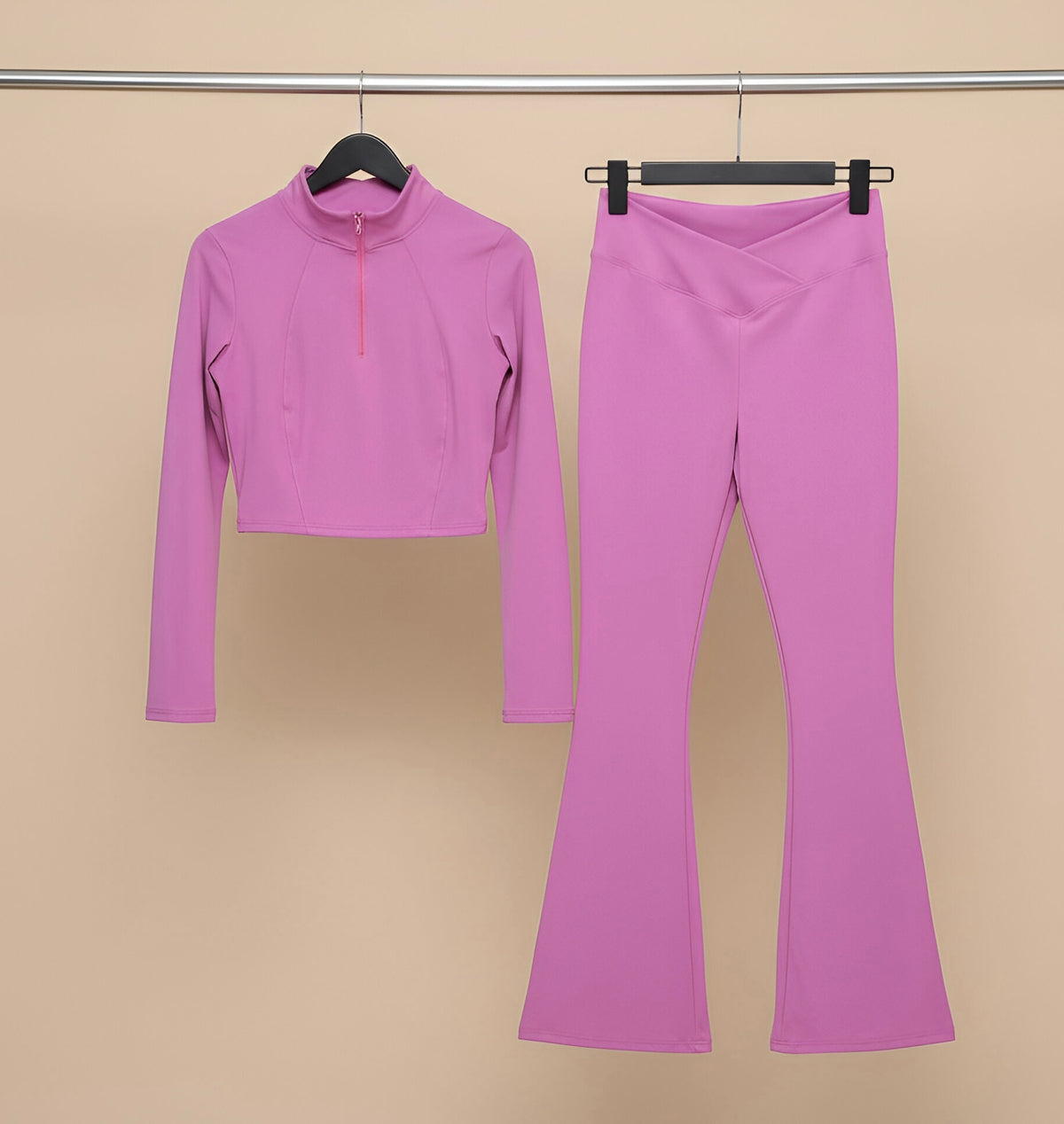 Set deportivo de top deportivo y malla cruzada | Blusa corta con cierre y leggins para altas