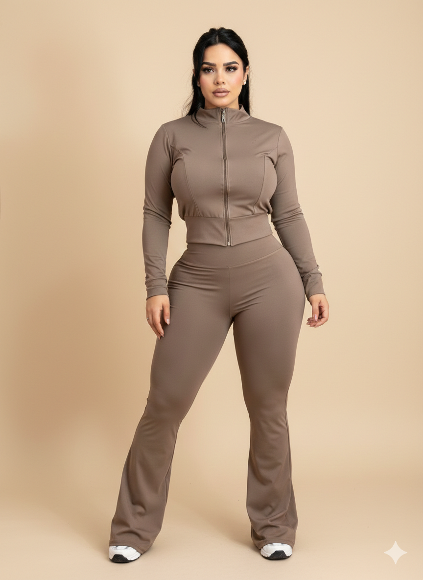 Set de blusita deportiva y leggins acampanado