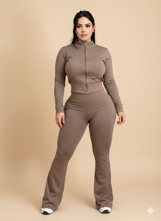 Set de blusita deportiva y leggins acampanado