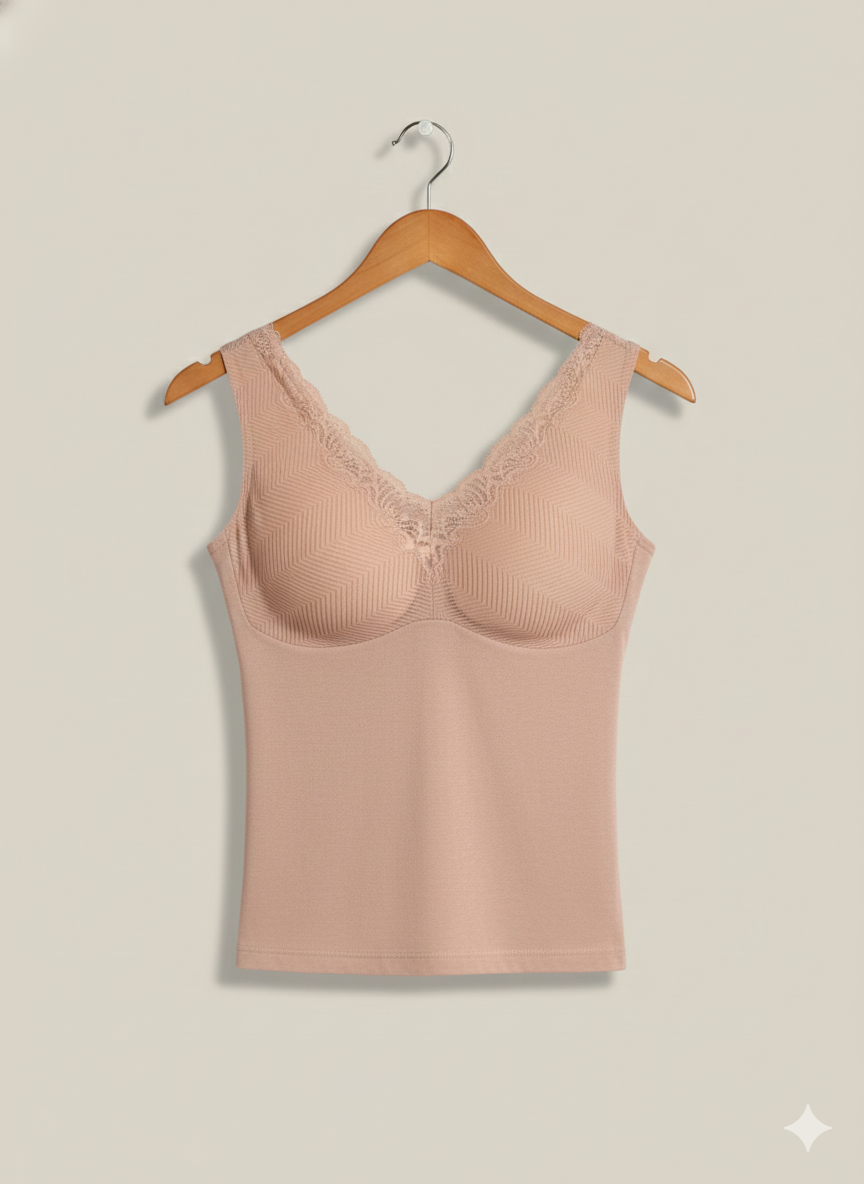 Blusa con encaje, copas y detalles